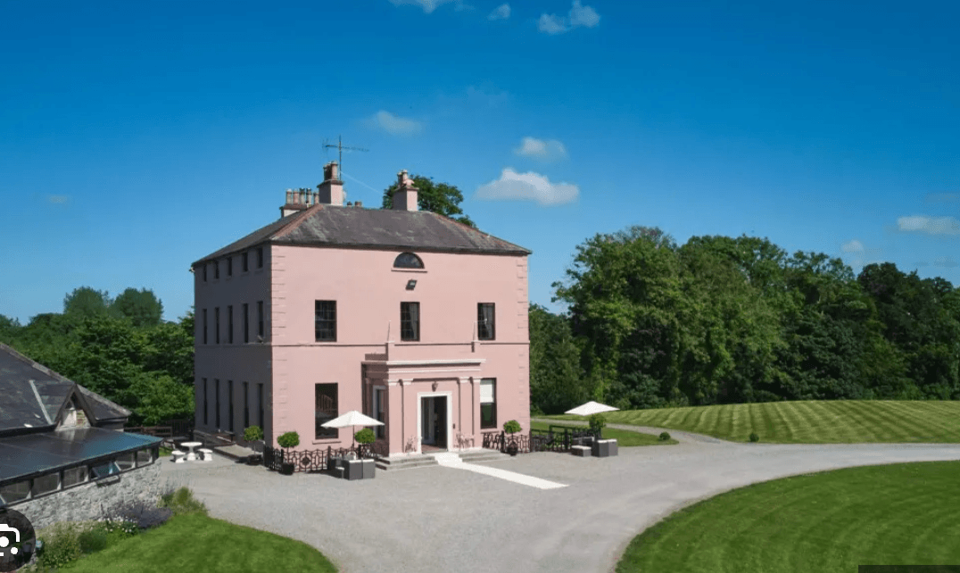 A pink Georgian country house